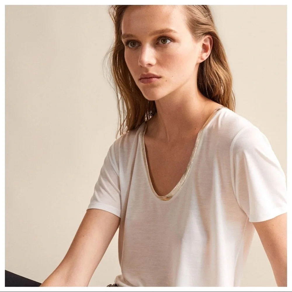NWT. Massimo Dutti White T-shirt. Size XS.
